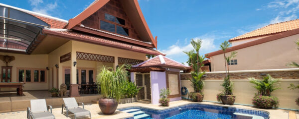 Vue aérienne d'un projet immobilier innovant à Phuket par Phuket Investissement.